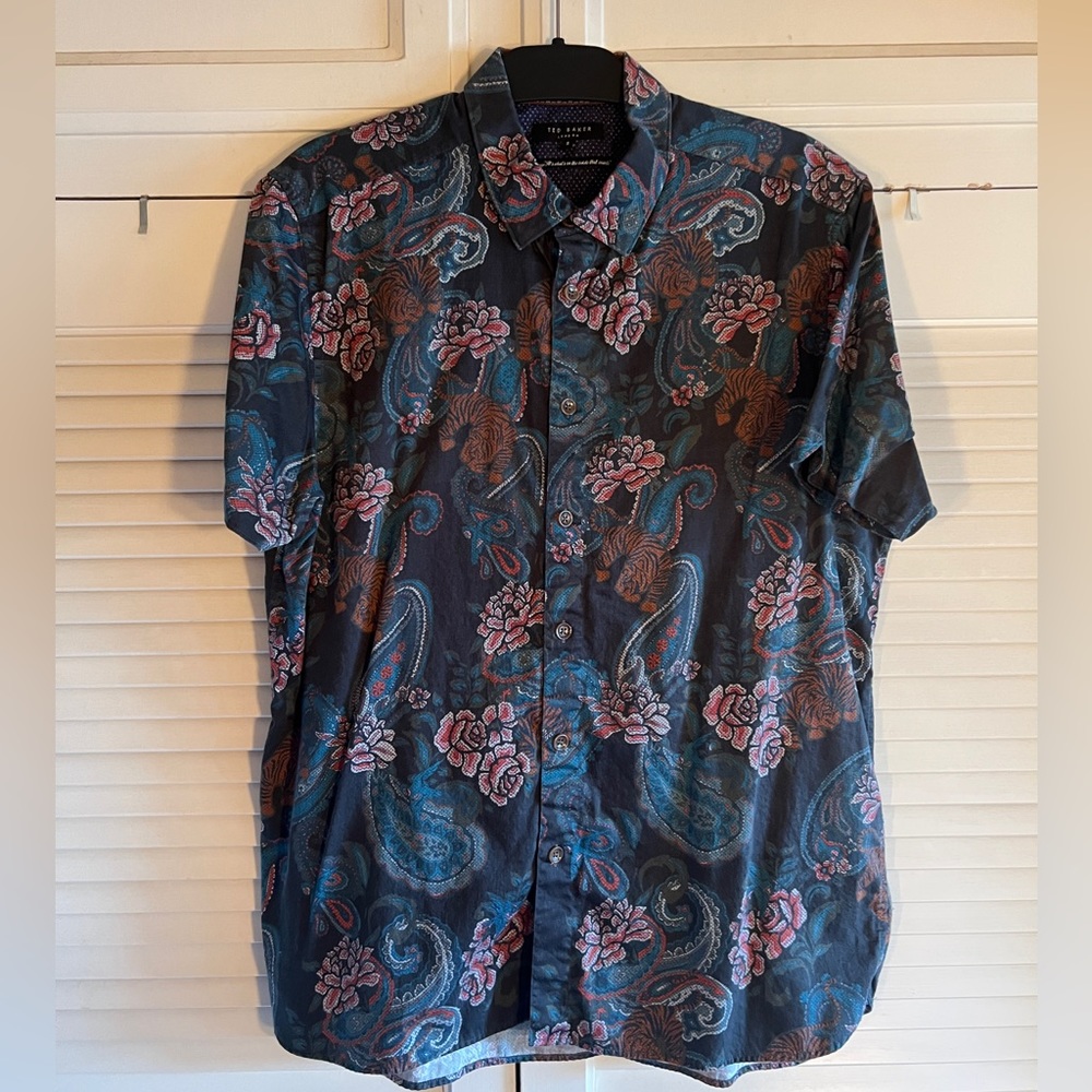 SOLD — Ted Baker London short sleeve shirt // size 5